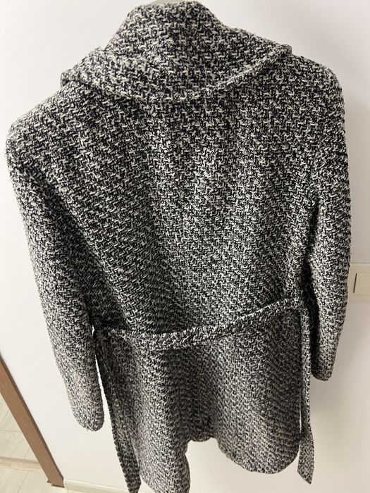 Palton argintiu captusit toamna iarna in stare buna