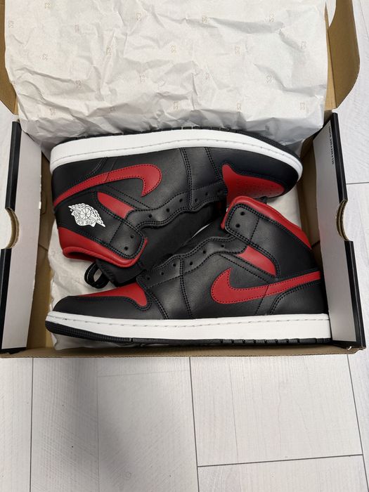 Adidasi nike air jordan 1 mid