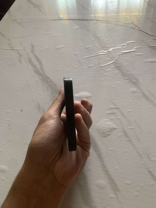 Vand iphone 13 in conditie buna