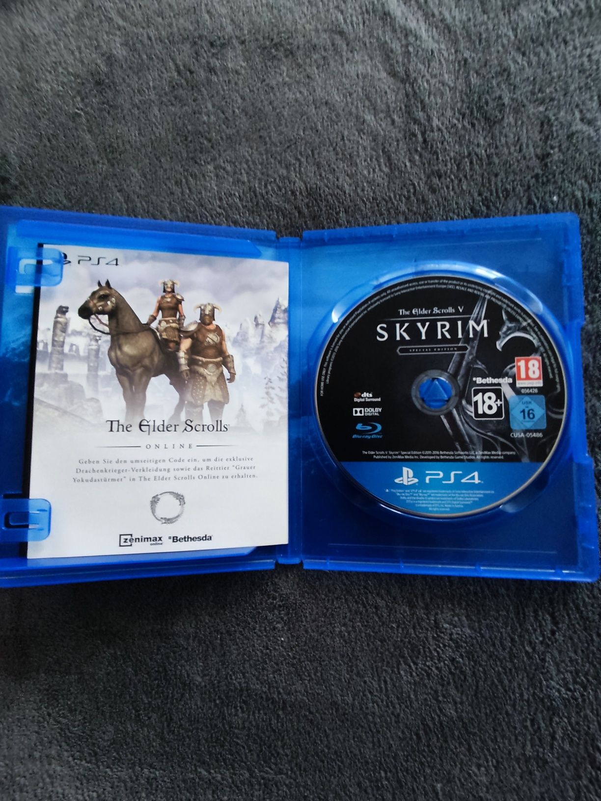 Joc pt consolă Sony PlayStation 4 sau 5 pe cd Skyrim-nou,impecabil