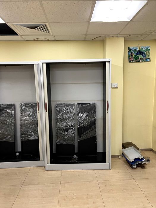 Метален шкаф стелаж за документи и инстрименти