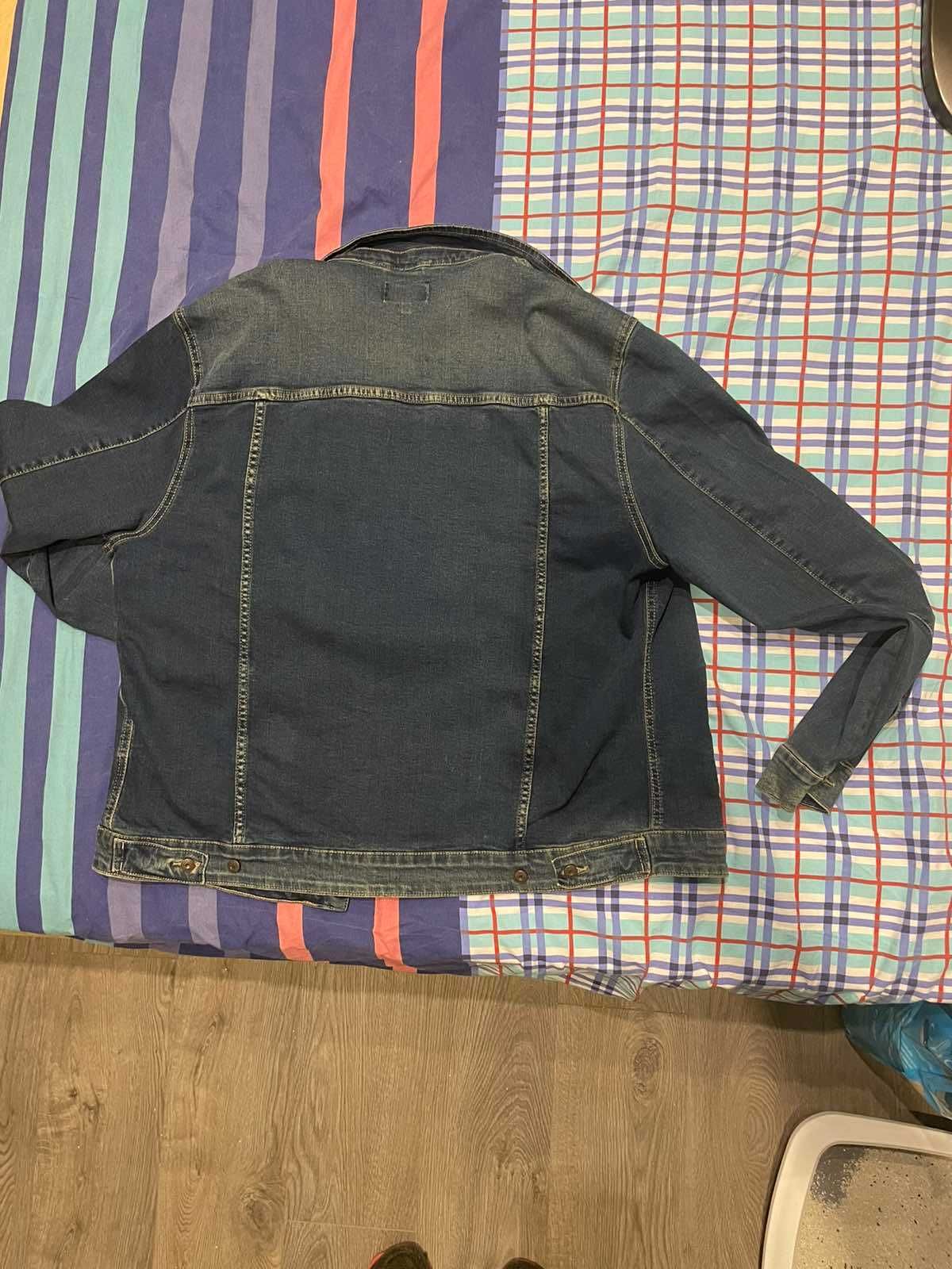 Продавам мъжко дънково яке