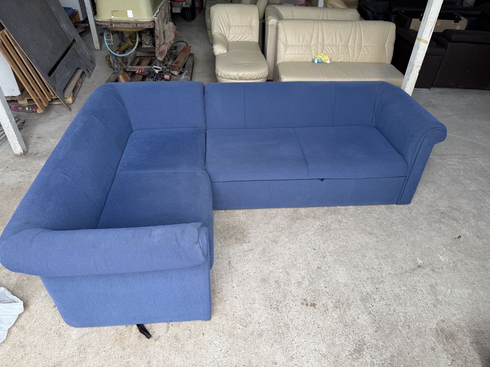 Canapea din material textil extensibila