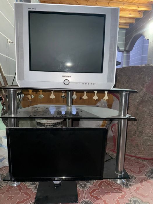 Televizor pastavkasi va qoshimcha erkan