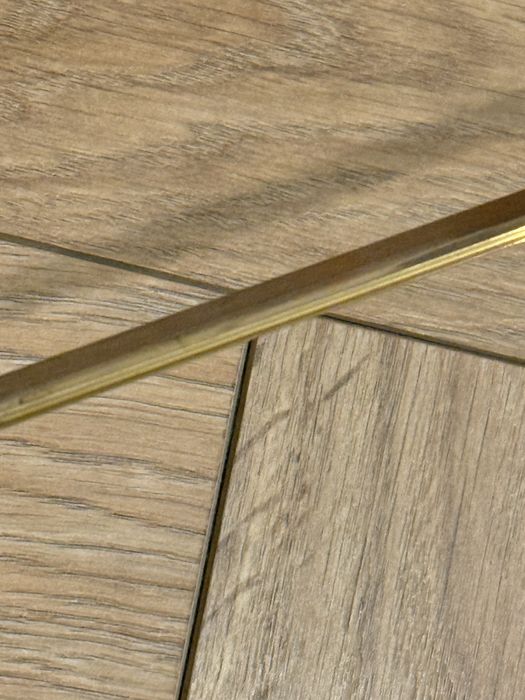 Продам латунный порожек Т-образный. Покупала , не подошел.