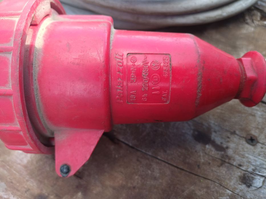 Vând distribuitor trifazic 16A