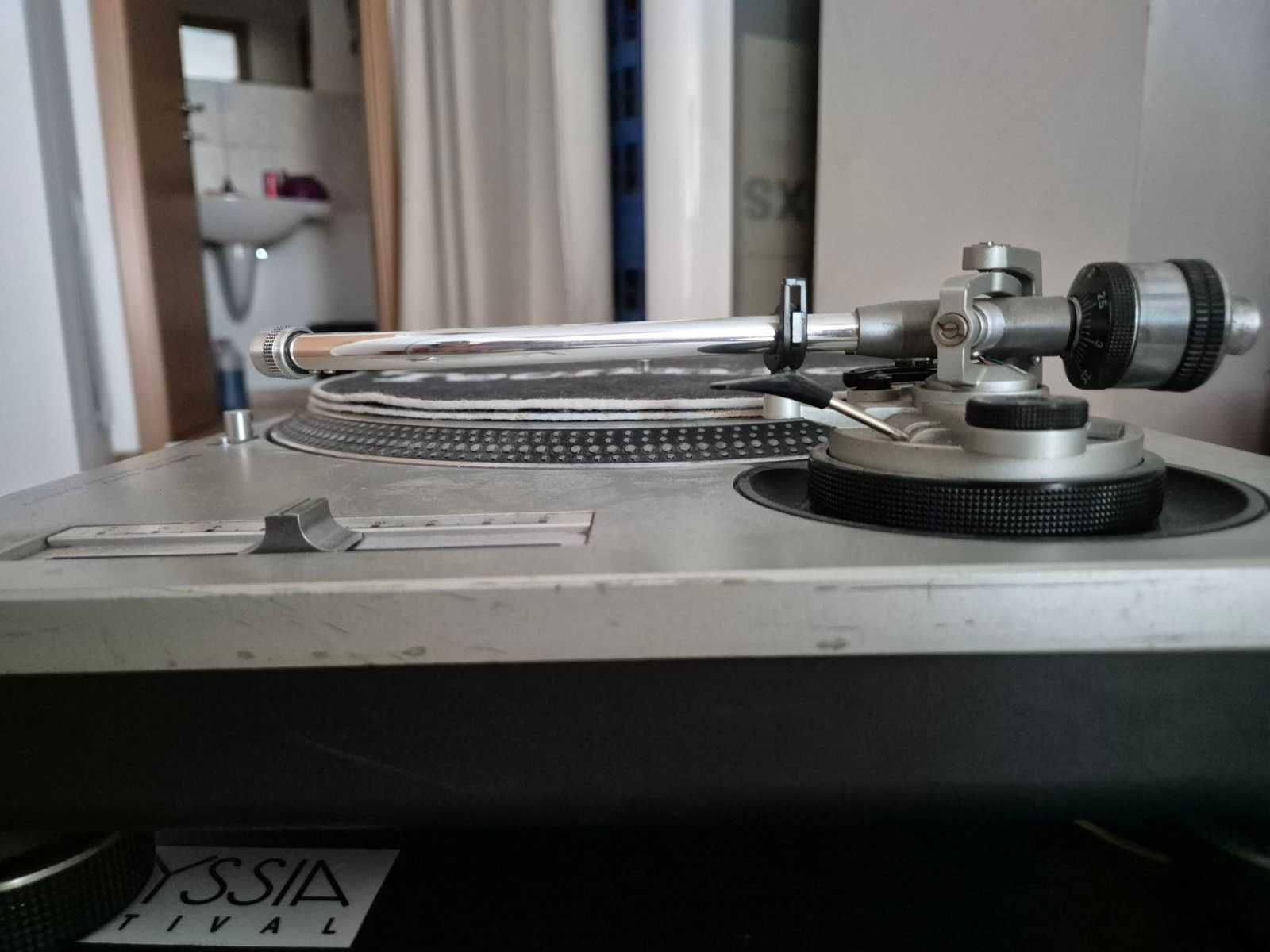 Techinics 1200 MK2 Грамофон / Turntable със кейсове