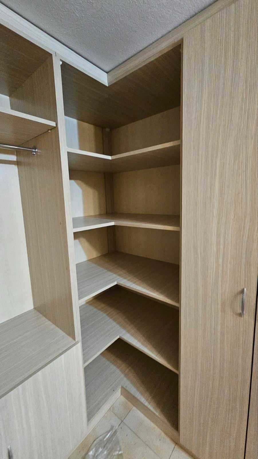 Продавам гардероб (гардеробна система) – като нова!