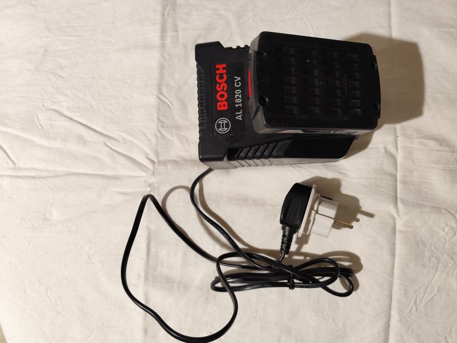 Зарядно за винтоверт Бош + батерия