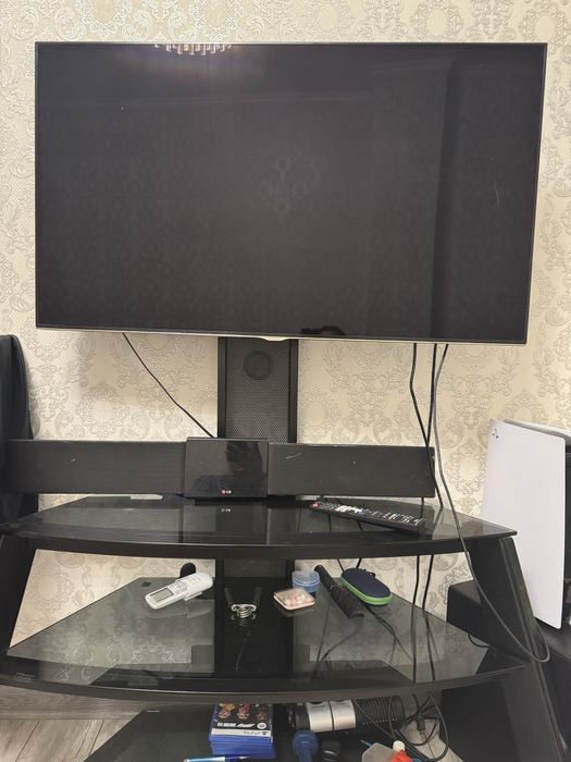 Телевизор и саундбар