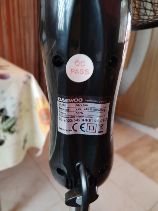 Vând ventilator de podea Daewoo.