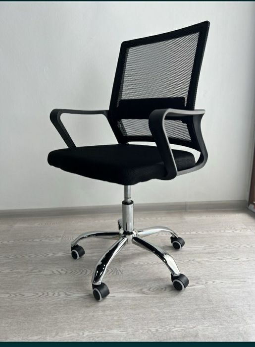 Ofis uchun kreslo