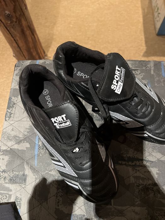 Футболни обувки