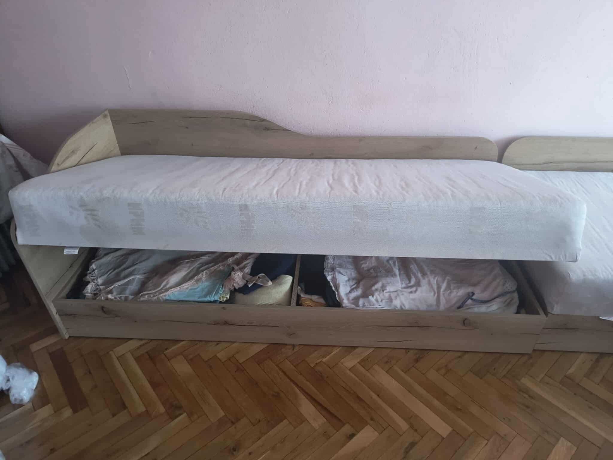 2 броя Ъглови единични легла с матрак