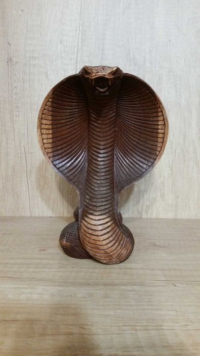 Статуя Кобра. Без забележки. Материал- Специално дърво.