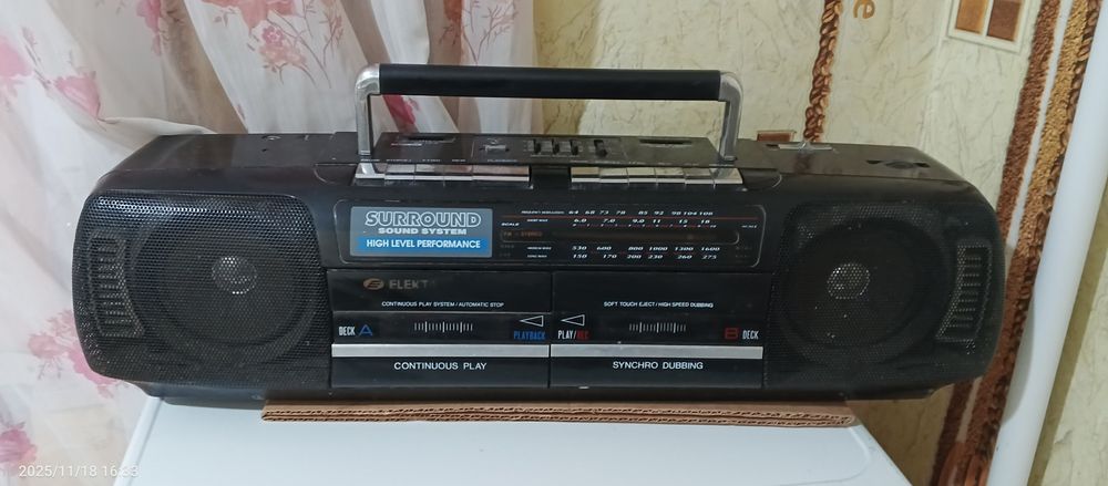 магнитофон кассетный и радио рабочий