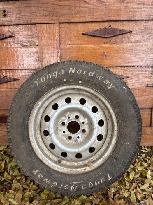 Продам колесо зимнее