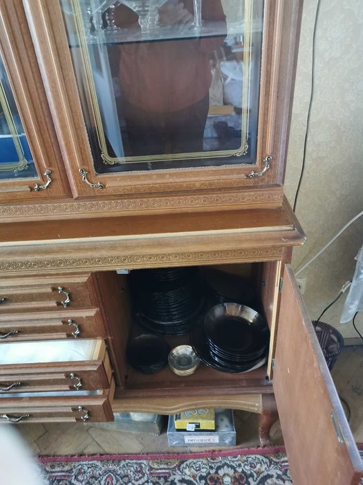 старинен саленен шкаф