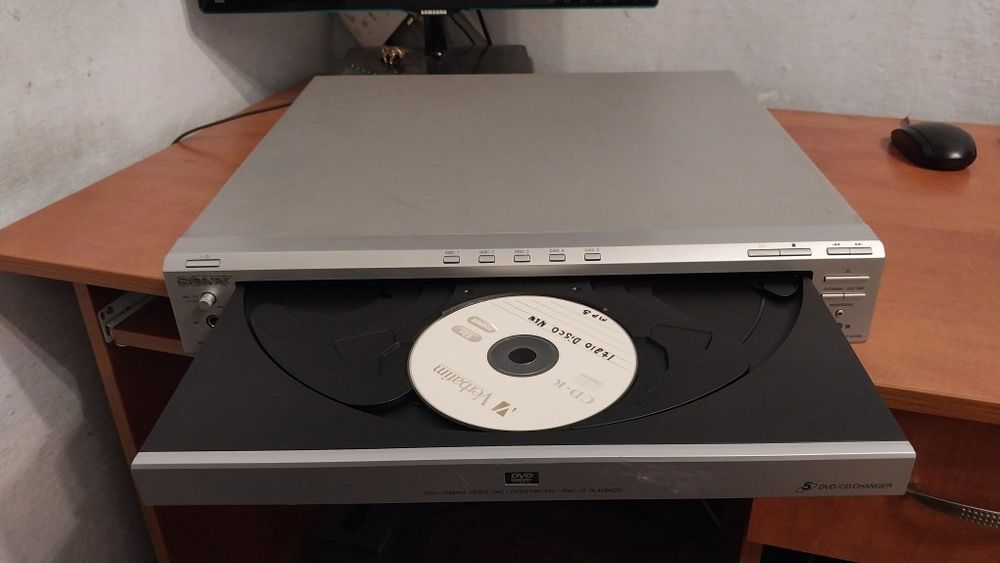 Sony CD проигрыватель челенжер Hi-Fi