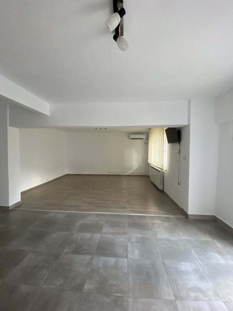 Inchiriez/vand spatiu comercial 75 mp Calimanesti