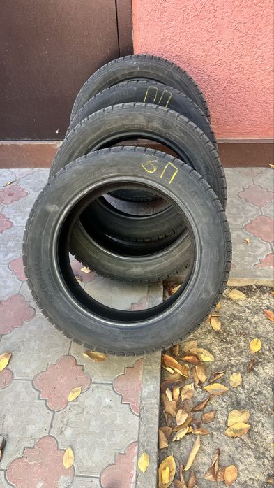 Шины зимние  б/у юкохама в отличном состояние