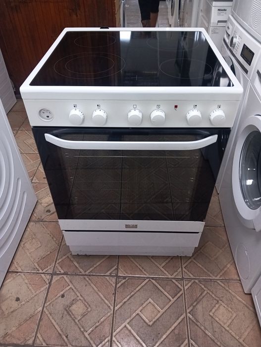 Свободно стояща печка с керамичен плот Voss. Electrolux с гаранция!