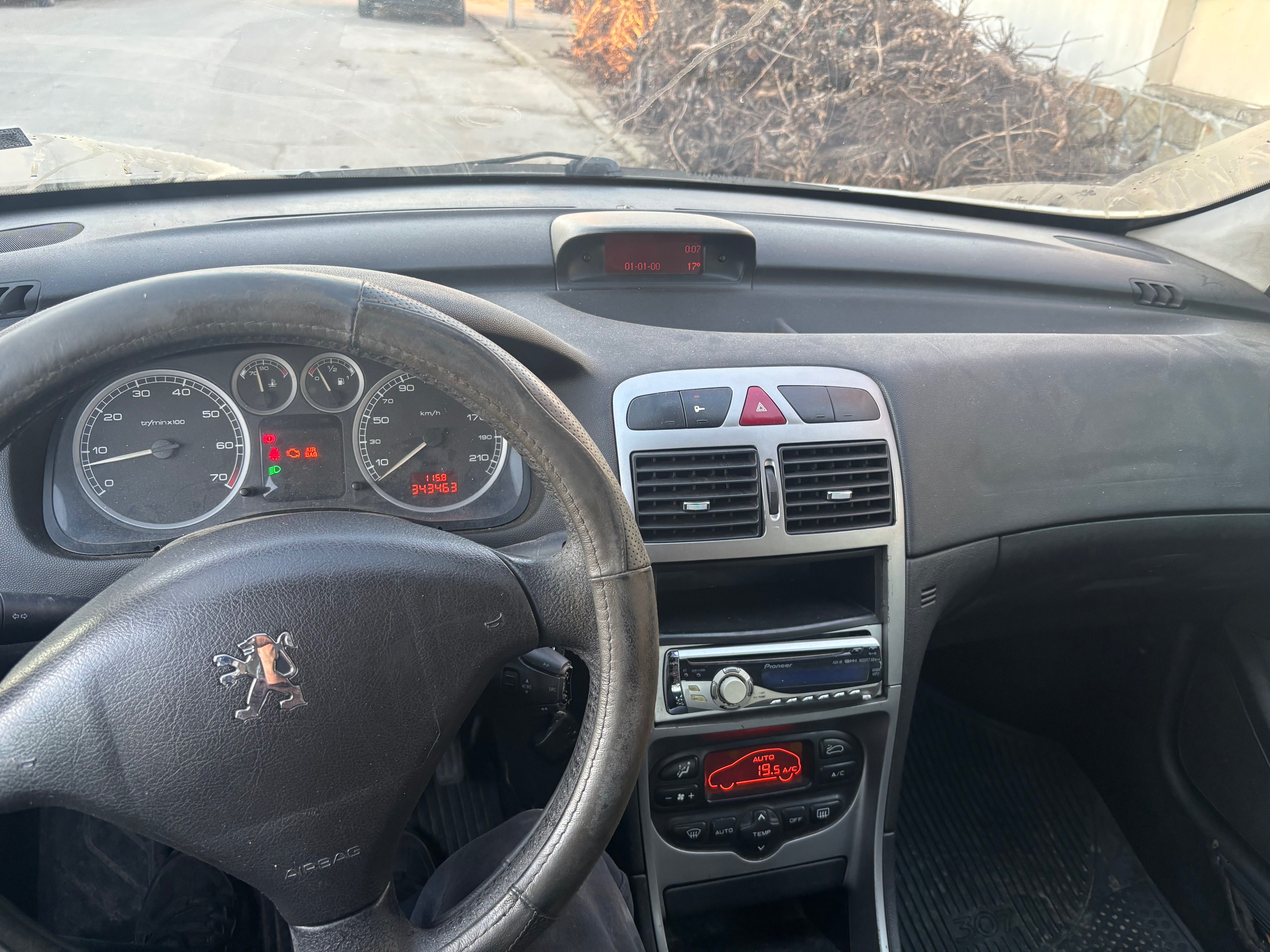 Peugeot 307 2.0i на части