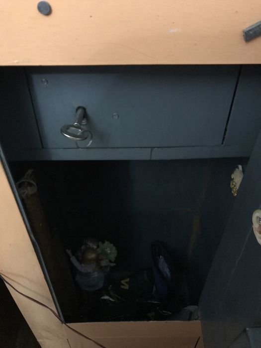 Сейф стальной продам