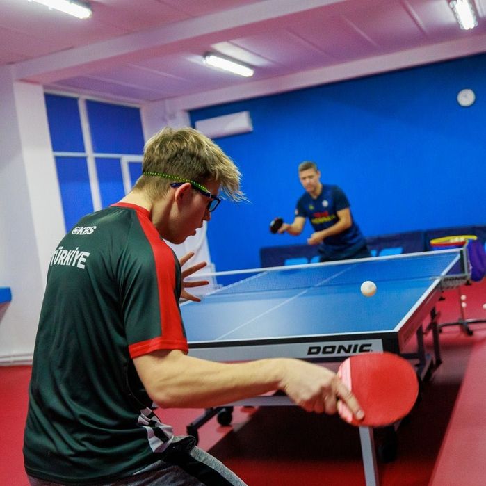 Antrenor tenis de masă. (Ping-pong)