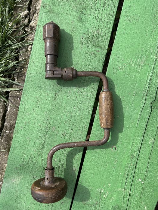 coarba gaurit veche, masina de gaurit manuala functionala,vintage