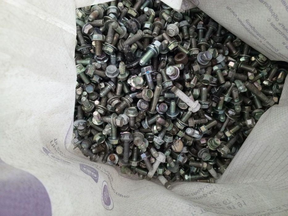 Болт гайка сотилади