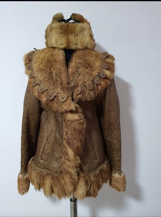 Caciula din piele naturala cu blana naturala;