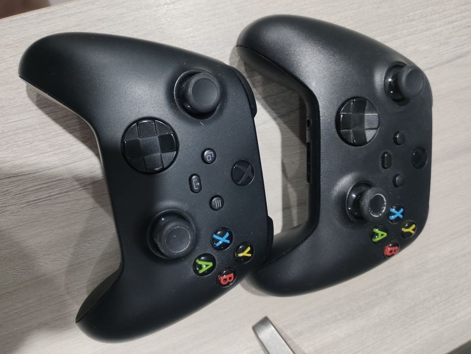 Продам джойстики на xbox series. 3000 тенге каждый.