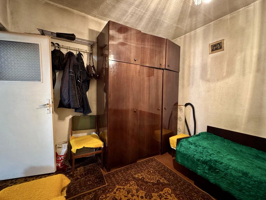 Самостоятелна Къща с Гараж до Очна Клиника “Тасков” , гр. Търговище