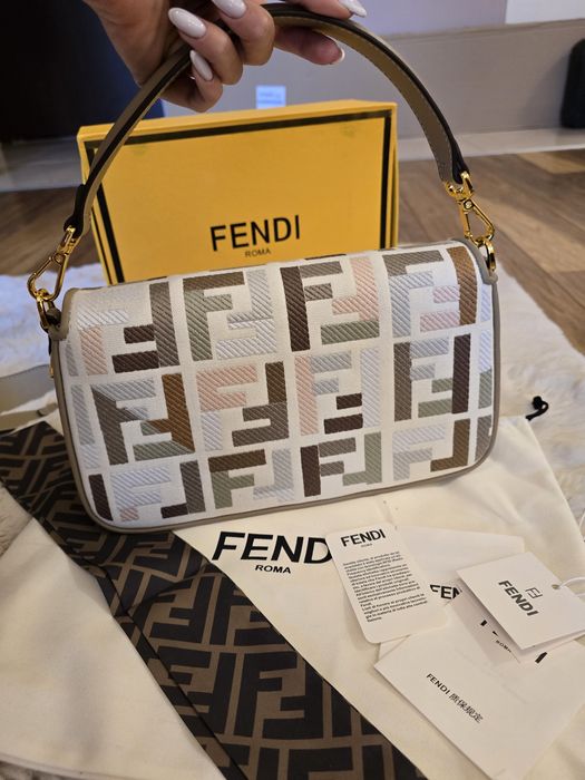 Налична чанта Fendi Baguette