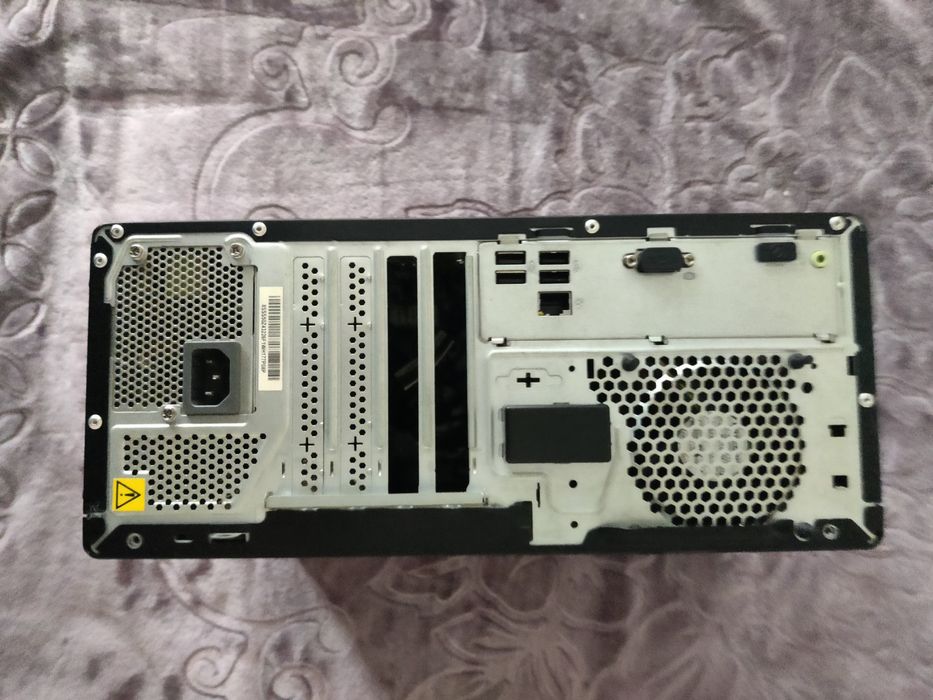 Carcasa PC lenovo + placa de baza si sursa