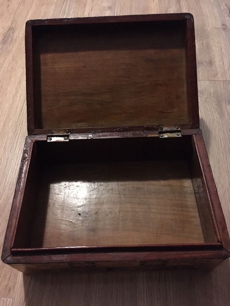 Старинна дървена кутия ръчна изработка
