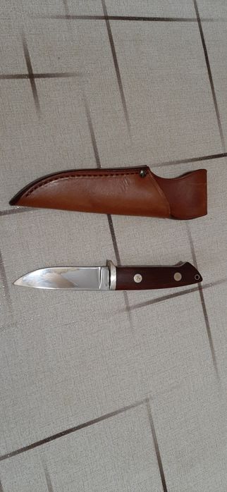 Нож с кожена кания