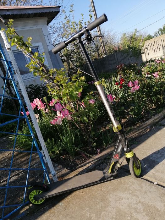 Trotineta pliabila pentru copii firma Decathlon