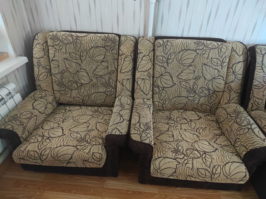Продам диван и 2 кресла, цена договорная