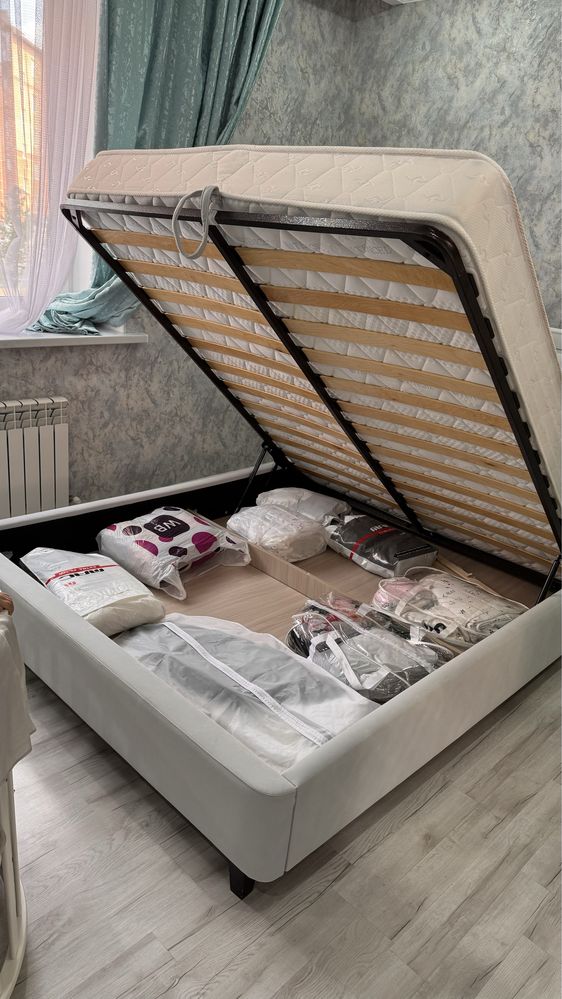 Спальная кровать