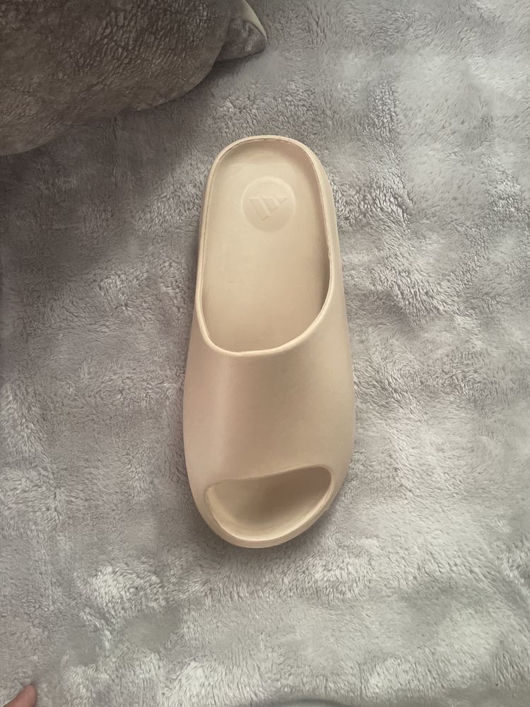 Yeezy slide bone 44
