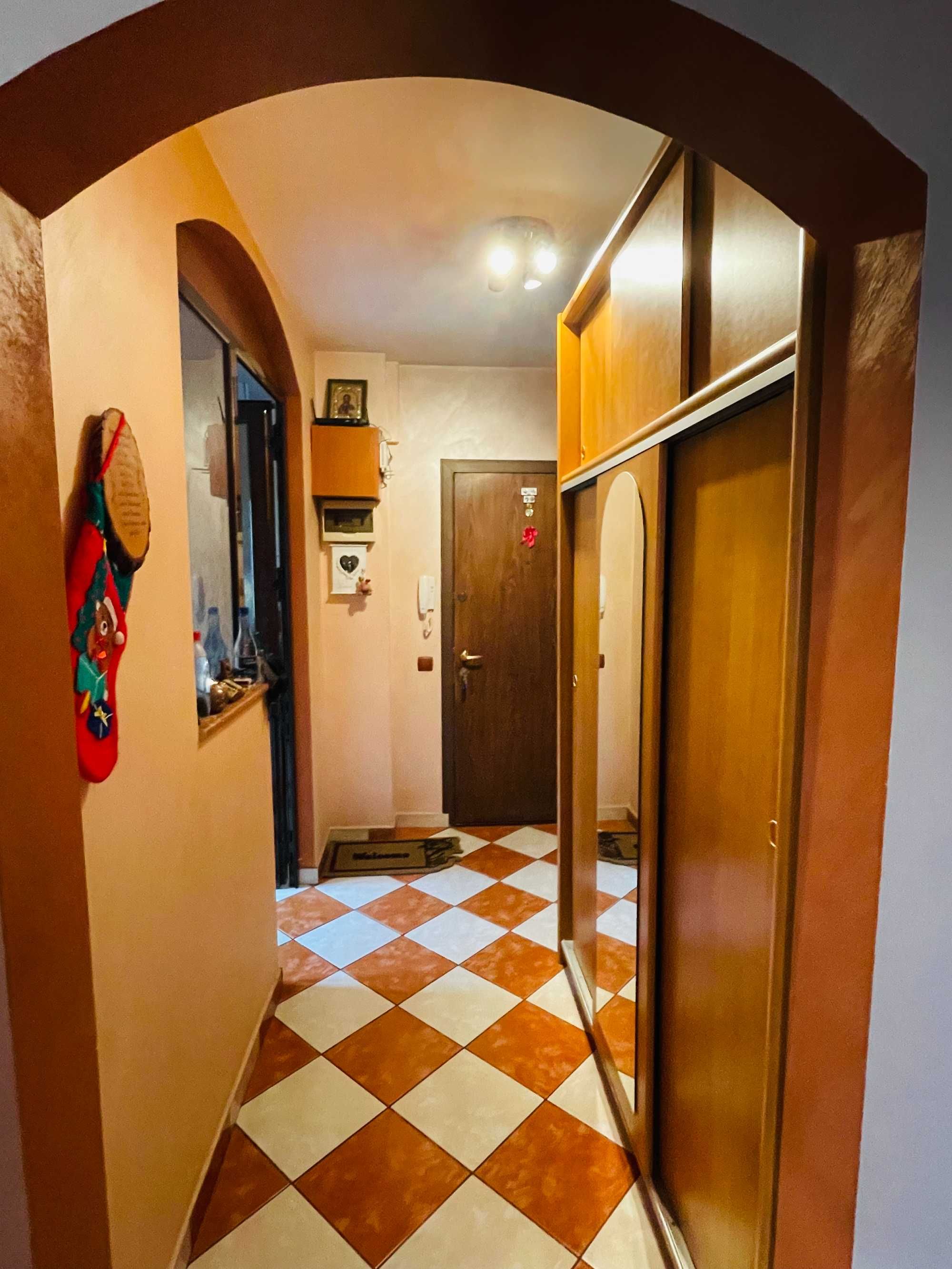 Proprietar_vand apartament 3 camere cu centrala proprie