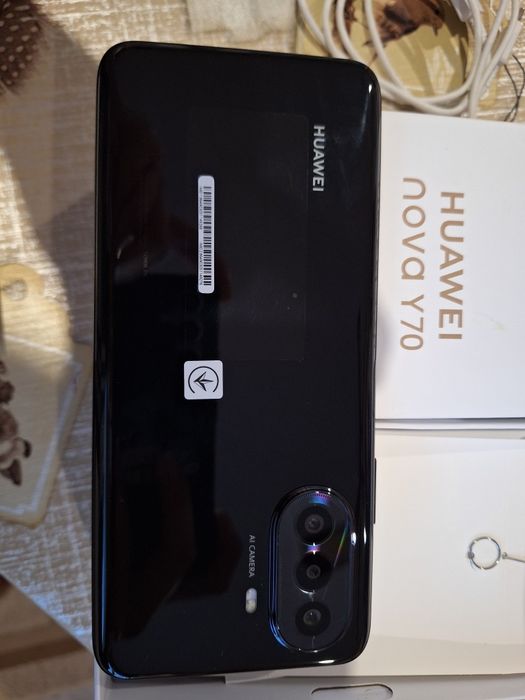Смартфон Huawei Nova Y70