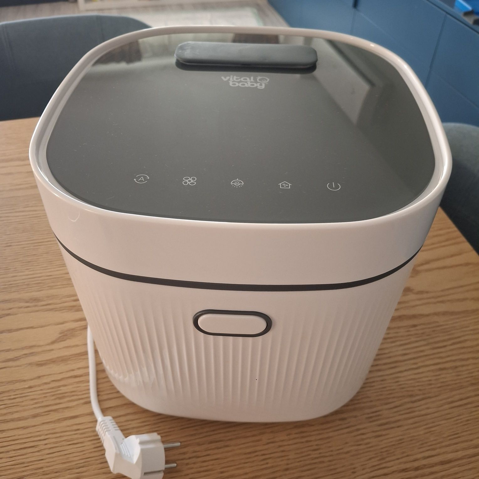 Vital Baby Стерилизатор с UV лъчи Advanced Pro с функция изсушаване