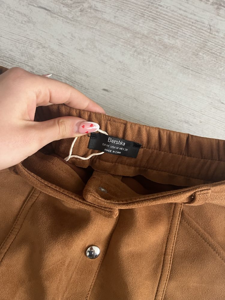 Пола Bershka нова без етикет