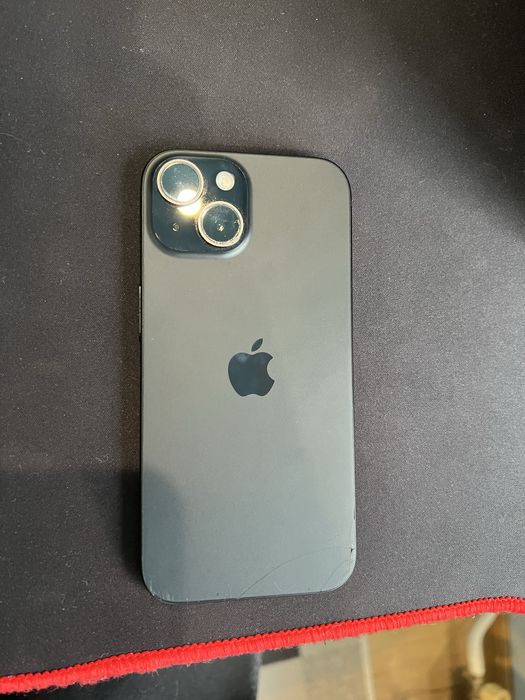 Продавам Заключен Iphone 15 256gb