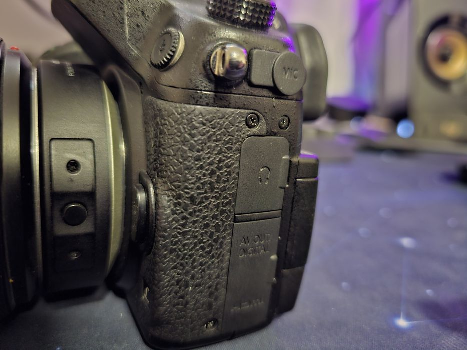 Panasonic gh4 cu 2 obiective și 4 acumulatori