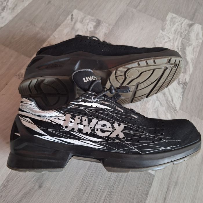 Bocanci de lucru cu bombeu Uvex nr 45