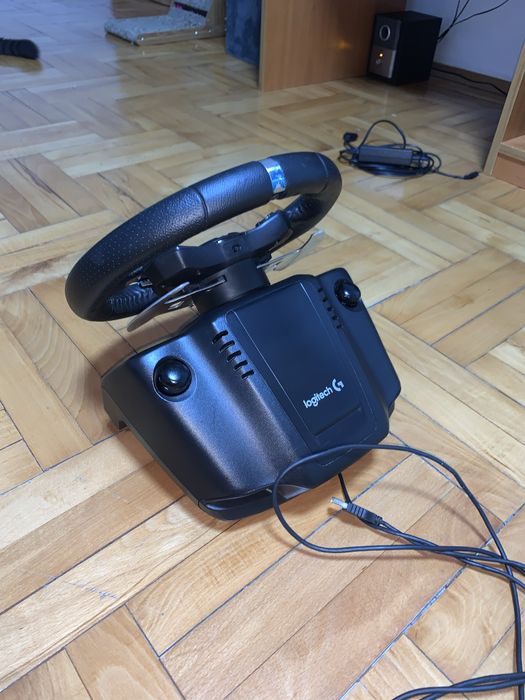 Волан Logitech G29 с допълнително кормило